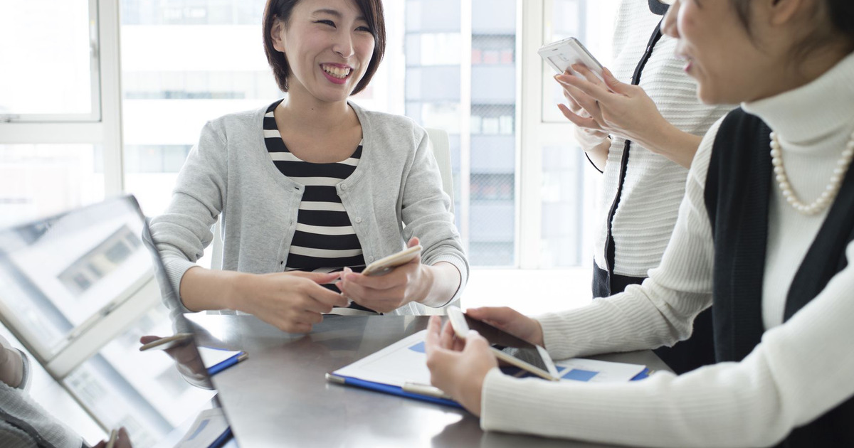 こんな先輩についていきたい 代女性が憧れる年上女性像とは 暮らしニスタ