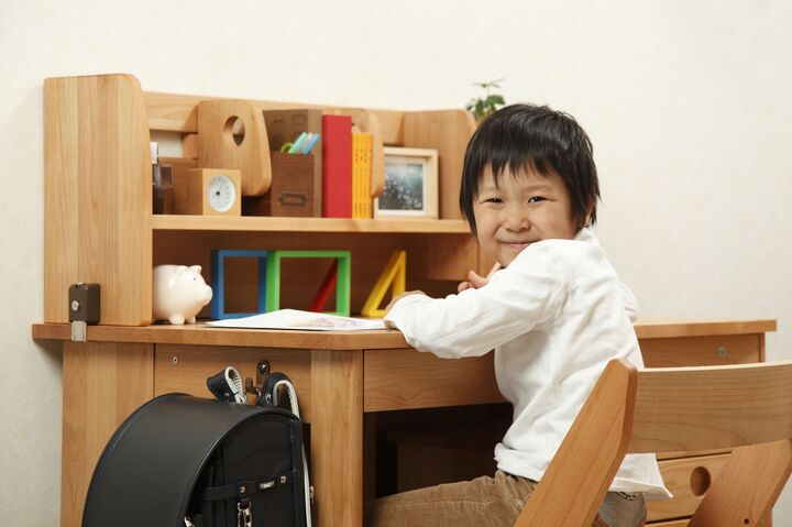 入学準備の定番「学習机」は買う?買わない?
