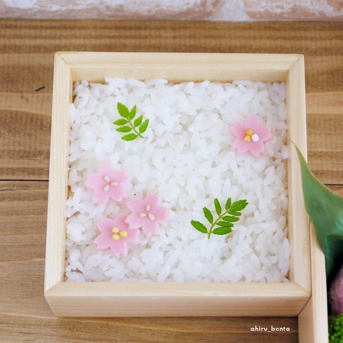 桜の花びら風デコご飯