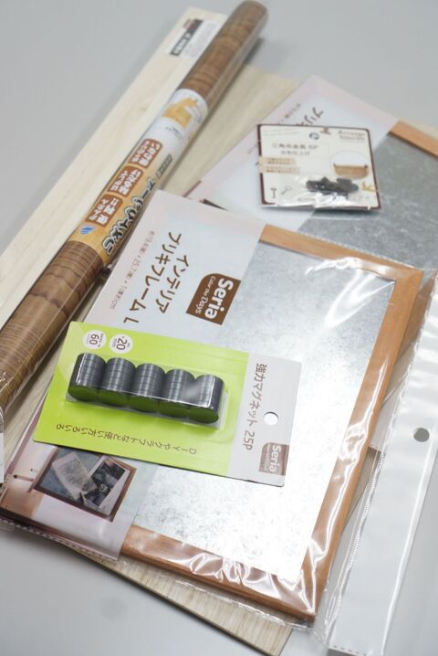 100均素材で出来る 工具いらずのマグネットボード 暮らしニスタ 100均素材で出来る 工具いらずのマグネットボード 暮らしニスタ