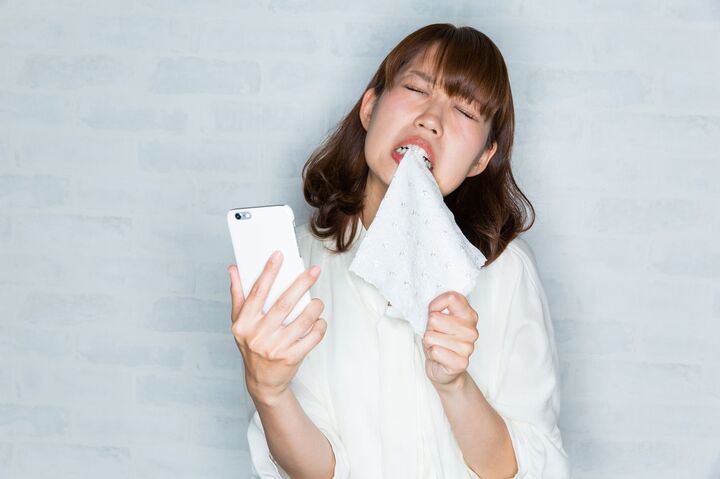 男性100人に調査!こんなLINE返信は「脈なしサイン」です!