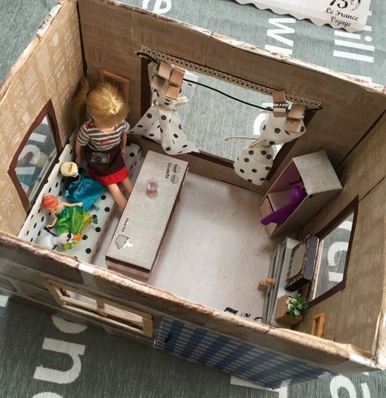 プチプラ材料で お人形ハウス用のミニチュア家具作り 暮らしニスタ
