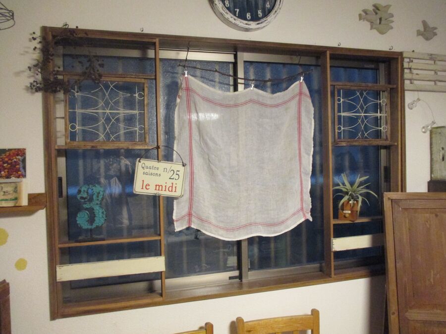 窓枠がdiyでおしゃれに おうちを簡単に変身させる方法 暮らしニスタ 窓枠がdiyでおしゃれに おうちを簡単に変身させる方法 暮らしニスタ