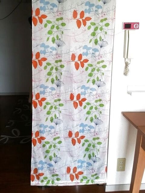 100均の突っ張り棒とikeaのシャワーカーテンでタペストリー 暮らしニスタ 100均の突っ張り棒とikeaのシャワーカーテンでタペストリー 暮らしニスタ