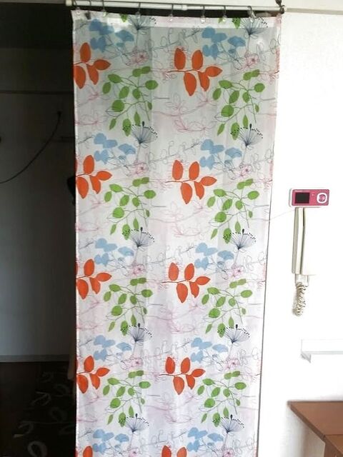 100均の突っ張り棒とikeaのシャワーカーテンでタペストリー 暮らしニスタ 100均の突っ張り棒とikeaのシャワーカーテンでタペストリー 暮らしニスタ