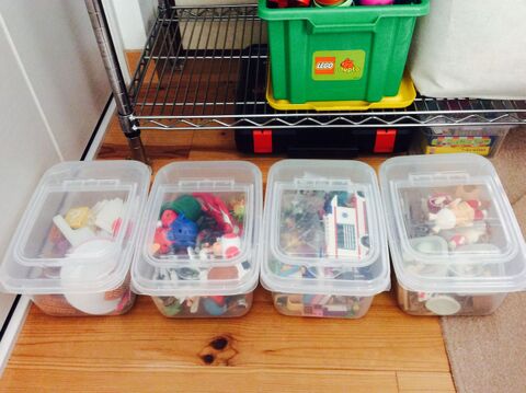 100均の食品用プラスチックケースをおもちゃの収納に 暮らしニスタ 100均の食品用プラスチックケースをおもちゃの収納に 暮らしニスタ