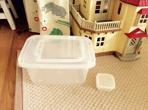 100均の食品用プラスチックケースをおもちゃの収納に 暮らしニスタ 100均の食品用プラスチックケースをおもちゃの収納に 暮らしニスタ