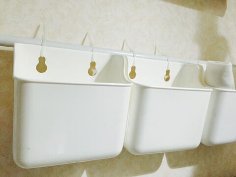 狭い洗面所で大活躍 100均のキッチン用品と突っ張り棒 暮らしニスタ 狭い洗面所で大活躍 100均のキッチン用品と突っ張り棒 暮らしニスタ