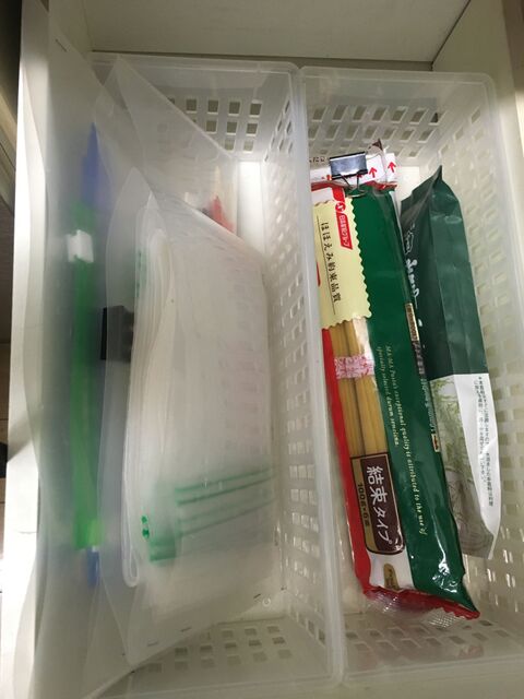 100均のクリアホルダーでキッチンにある袋を収納 暮らしニスタ 100均のクリアホルダーでキッチンにある袋を収納 暮らしニスタ