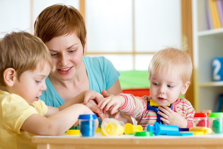 世界で過熱する幼児教育!幼児期の働きかけがその子の将来を決める!?