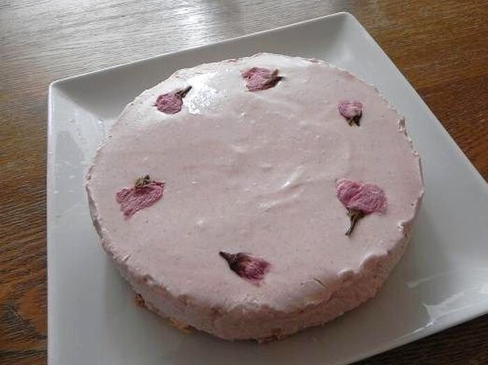電子レンジで簡単★桜のレアチーズケーキ