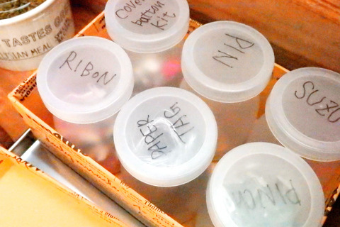 新生活はお部屋も気持ちよく 100均プラケースを使ったスッキリ収納術11選 暮らしニスタ