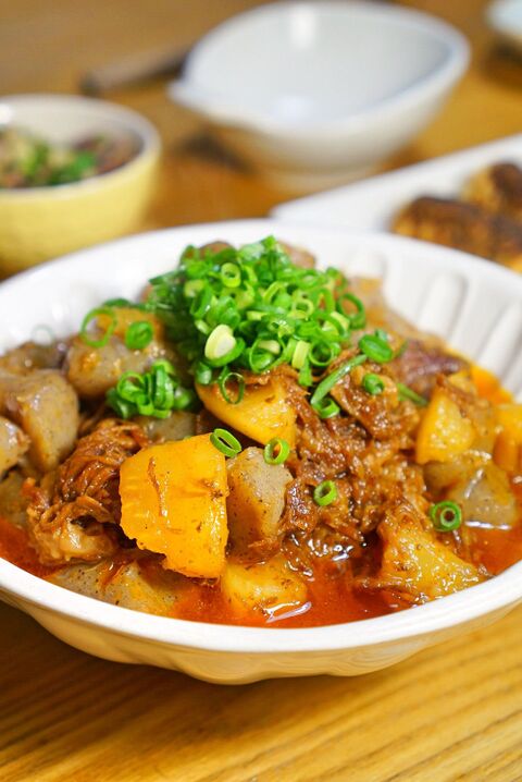 おつまみにピッタリ 牛すじとこんにゃく大根のコッテリ煮のレシピ 暮らしニスタ