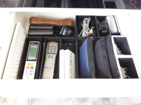 ビデオカメラもゲーム機も100均グッズでスッキリ収納 暮らしニスタ ビデオカメラもゲーム機も100均グッズでスッキリ収納 暮らしニスタ