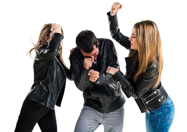 修羅場すぎる!夫の浮気相手とバトルした妻たちの火花散る武勇伝