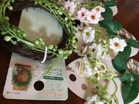 100均セリアの小花が可愛いフェイクフラワーで フライングリース風 暮らしニスタ 100均セリアの小花が可愛いフェイクフラワーで フライングリース風 暮らしニスタ
