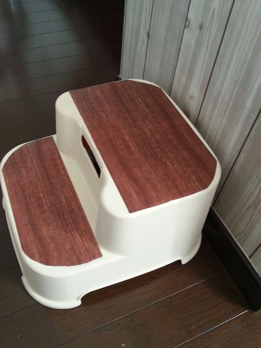 セリアの水性塗料 リメイクシートで踏み台をリメイク 暮らしニスタ セリアの水性塗料 リメイクシートで踏み台をリメイク 暮らしニスタ