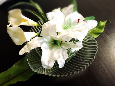 100均の百合の造花で簡単アレンジメント 暮らしニスタ 100均の百合の造花で簡単アレンジメント 暮らしニスタ