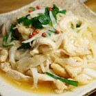 鶏のむね肉と新玉ねぎでツルンと食感！ボリューム満点！中華風サラダのレシピ