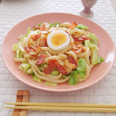 春のパスタ風うどん♪「春キャベツとカリカリベーコンのうどん」