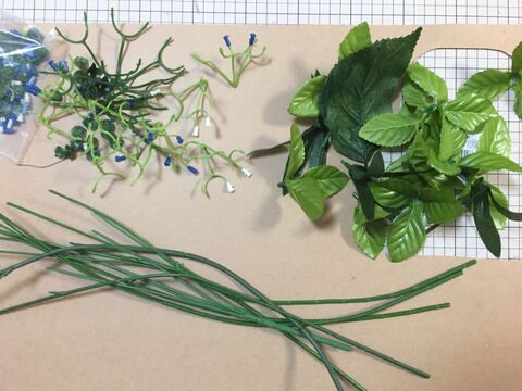 100均造花をリメイク 花は無いけど華やかなリース 暮らしニスタ 100均造花をリメイク 花は無いけど華やかなリース 暮らしニスタ