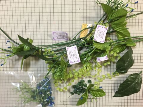 100均造花をリメイク 花は無いけど華やかなリース 暮らしニスタ 100均造花をリメイク 花は無いけど華やかなリース 暮らしニスタ
