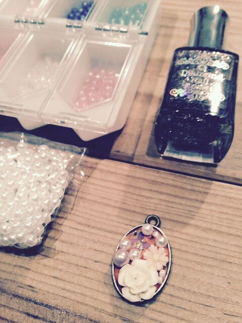マニキュア 100均材料で レジン イヤホンジャック 暮らしニスタ
