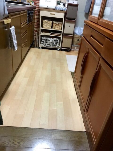 キッチンdiy クッションフロアで ちょこっとシックなカフェ風の床に 暮らしニスタ キッチンdiy クッションフロアで ちょこっとシックなカフェ風の床に 暮らしニスタ