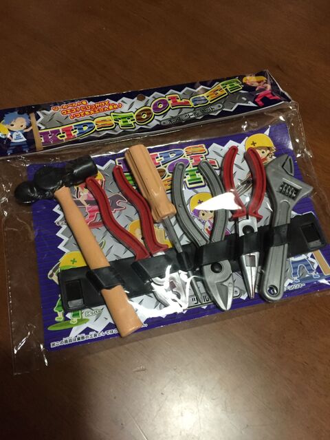 おもちゃの工具を飾って 100均素材でできる男前インテリア雑貨 暮らしニスタ おもちゃの工具を飾って 100均素材でできる男前インテリア雑貨 暮らしニスタ