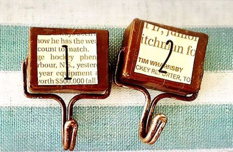 ダイソーのスプレーで簡単手作り サビ風ナンバーマグネットフック 暮らしニスタ ダイソーのスプレーで簡単手作り サビ風ナンバーマグネットフック 暮らしニスタ