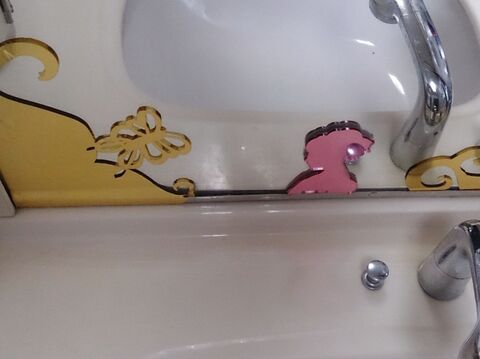 洗面所diy 気になる鏡の黒いカビをフランフランの貼る鏡で隠そう 暮らしニスタ 洗面所diy 気になる鏡の黒いカビをフランフランの貼る鏡で隠そう 暮らしニスタ