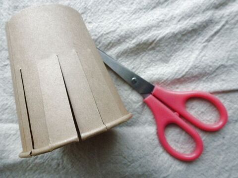 紙コップで 簡単 可愛い花瓶風ラッピング 暮らしニスタ