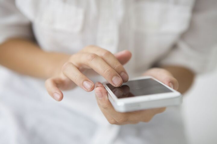 子どものスマホとLINE禁止は逆効果!? 親としてやるべきこととは?