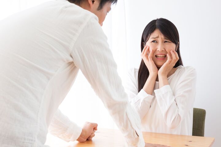 もしかして自分も加害者…!? 既婚男性が思い当たる「DV」「モラハラ」行為とは?