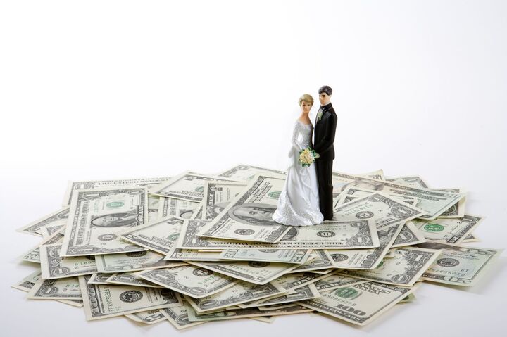 聞いていたのは約4割!旦那の年収って結婚前に聞いたほうがいいの?