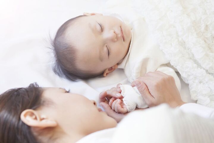 寝てくれない子どもをどうする!?親子でぐっすり熟睡するためのポイント3つ