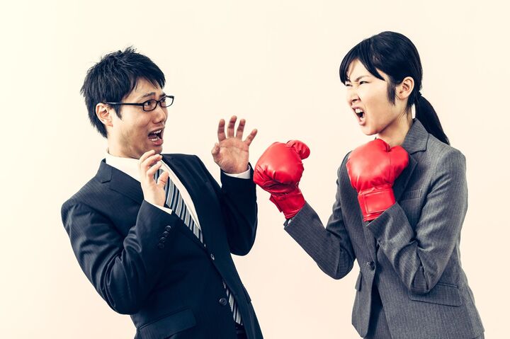 労働意欲ダダ下がり!ドン引きセクハラ上司の“問題発言”集