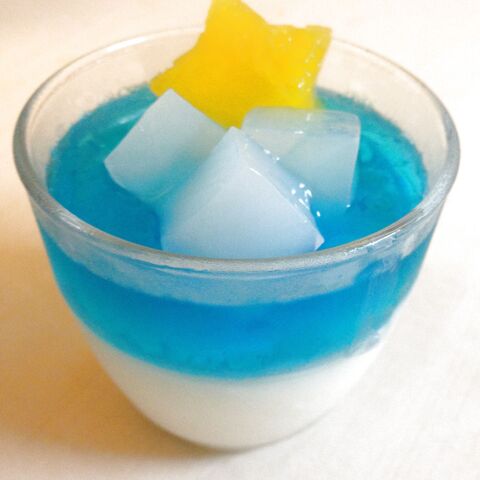 かき氷シロップとアガーで作る プルプル食感 ブルーハワイ七夕ゼリー 暮らしニスタ かき氷シロップとアガーで作る プルプル食感 ブルーハワイ七夕ゼリー 暮らしニスタ