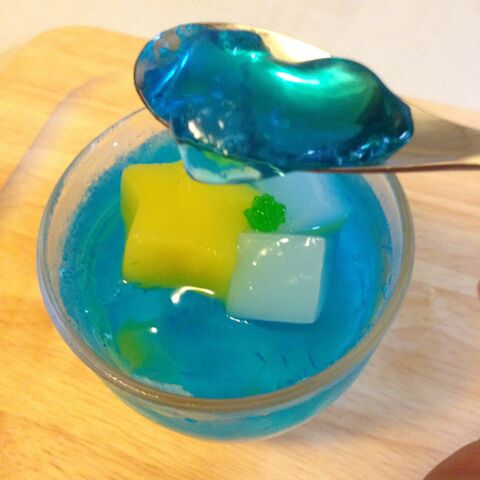 かき氷シロップとアガーで作る プルプル食感 ブルーハワイ七夕ゼリー 暮らしニスタ かき氷シロップとアガーで作る プルプル食感 ブルーハワイ七夕ゼリー 暮らしニスタ