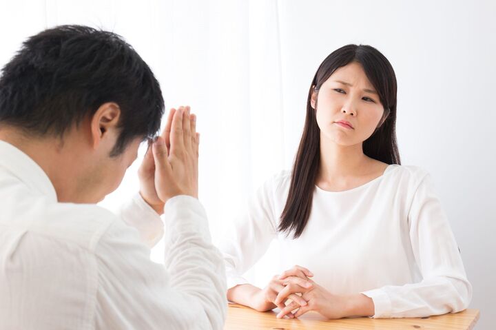 夫の借金が発覚!そのとき妻がとるべき行動とは?
