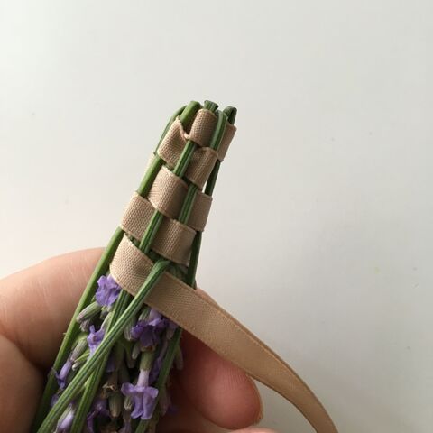 編むだけ ラベンダースティックの作り方 暮らしニスタ 編むだけ ラベンダースティックの作り方 暮らしニスタ