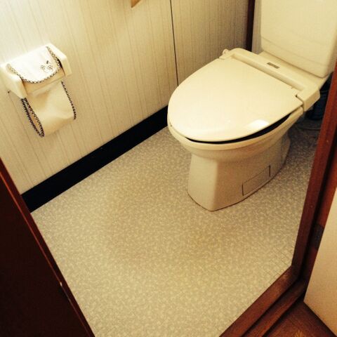 築30年トイレ改造 ひんやりしすぎる床のdiyからスタート 暮らしニスタ 築30年トイレ改造 ひんやりしすぎる床のdiyからスタート 暮らしニスタ