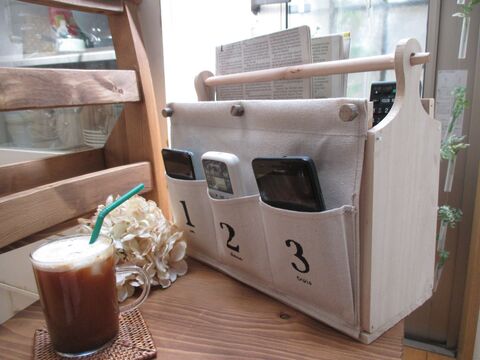 100均で テーブルの上の便利屋さん カレンダー付きリモコン収納 暮らしニスタ 100均で テーブルの上の便利屋さん カレンダー付きリモコン収納 暮らしニスタ
