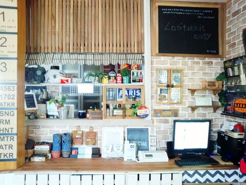 100均リメイクシートで リビング壁をカフェ風にdiy 暮らしニスタ 100均リメイクシートで リビング壁をカフェ風にdiy 暮らしニスタ