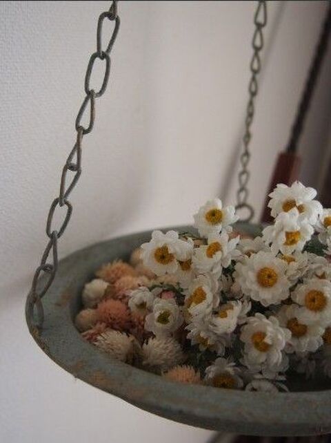 ドライフラワーに向く花材で簡単に作る方法 暮らしニスタ