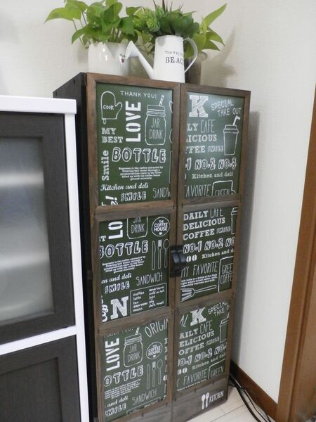 100均も活用 カラーボックス用扉 目隠し の作り方と付け方 すのこやコルクボードでおしゃれに 暮らしニスタ 100均も活用 カラーボックス用扉 目隠し の作り方と付け方 すのこやコルクボードでおしゃれに 暮らしニスタ