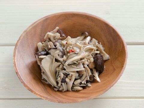 作り置き基本のレシピ レンジですぐできる ミックスきのこのうま塩煮 暮らしニスタ