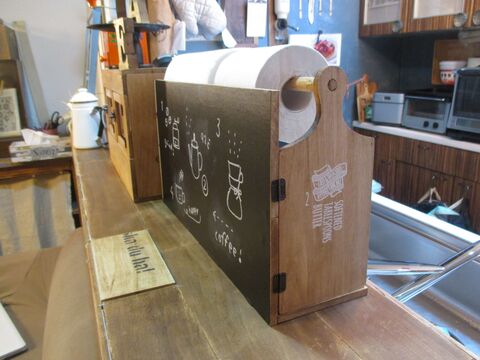 100均で作る カフェ風 キッチンペーパー ラップ類収納 暮らしニスタ 100均で作る カフェ風 キッチンペーパー ラップ類収納 暮らしニスタ