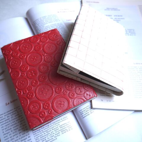 ブックカバーの作り方アイデア10選 お気に入りがあれば 読書はもっと楽しくなる 暮らしニスタ