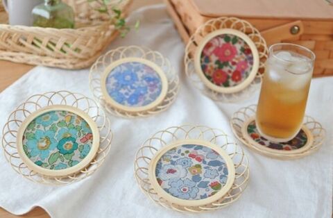 お気に入りのはぎれとダイソー材料2つで かんたん可愛いお花コースター 暮らしニスタ お気に入りのはぎれとダイソー材料2つで かんたん可愛いお花コースター 暮らしニスタ